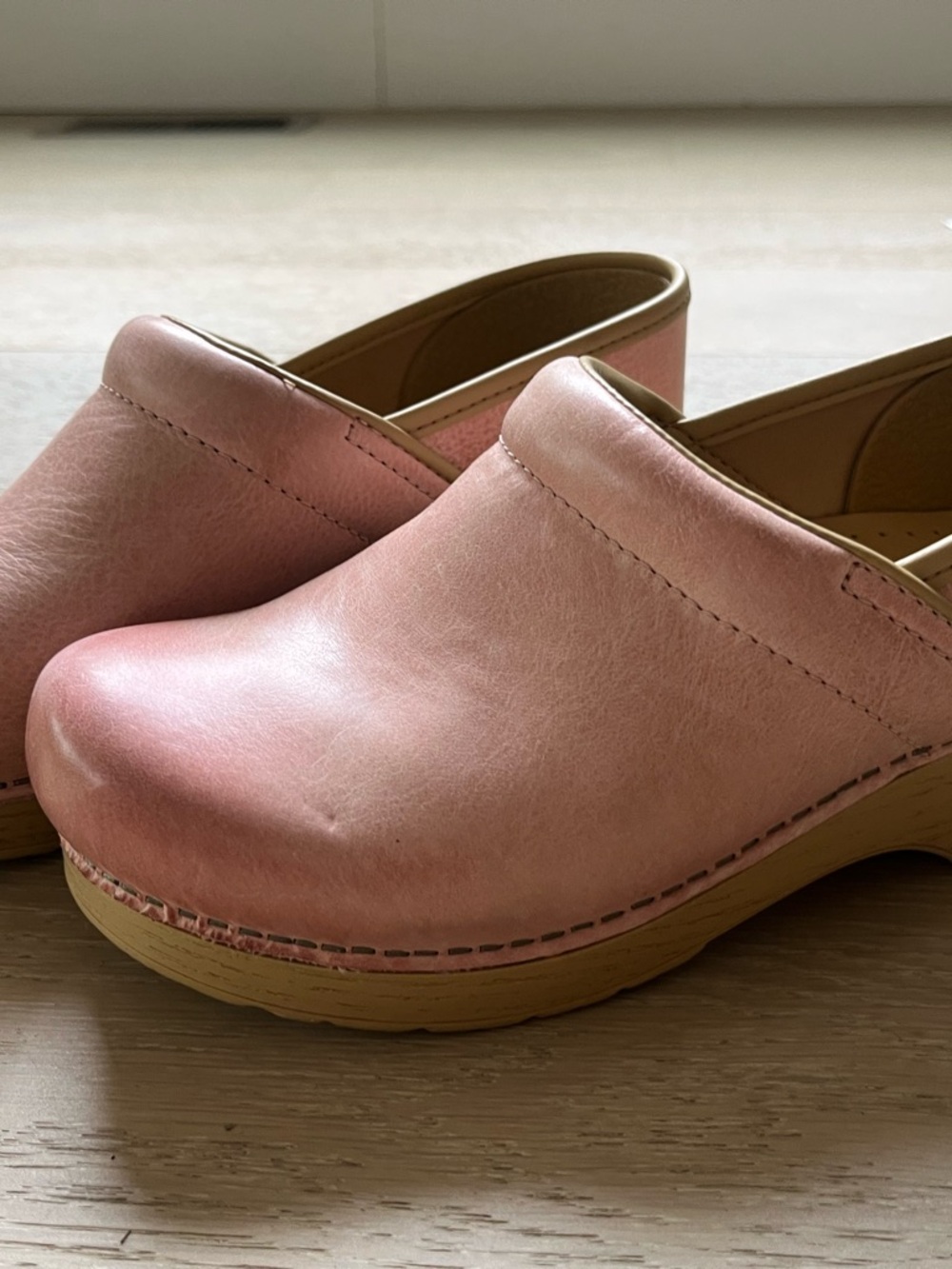 Dansko Pink Milled Burnished Slip On Leather Clog Sz 38 / 7.5 - Picture 9 of 9